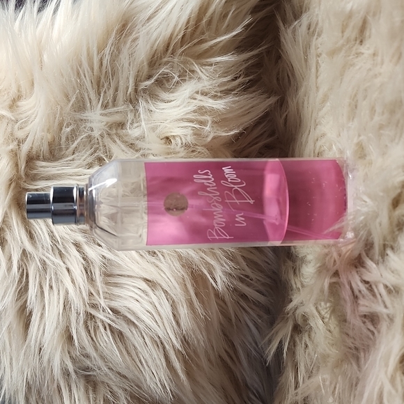 Bundle of mixed Victoria's Secret spray + Juicy Couture lotion - Picture 9 of 14